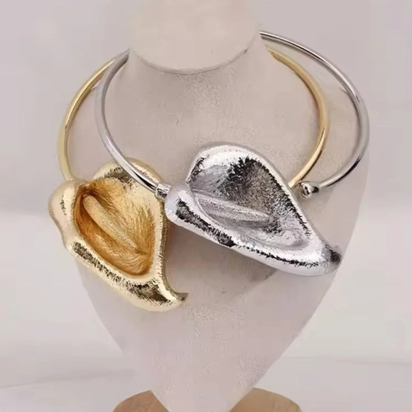 Zara Horseshoe Lotus Silver Bangle Flower Necklace - Picture 6 of 8